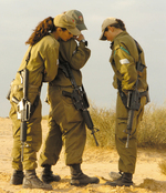 חיילות בנעליים גבוהות