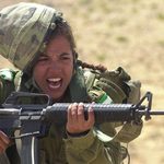 טירונות חיילות לוחמות